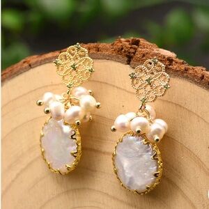 Baroque‎ Pearl and Freshwater Pearl Earrings in pull out box